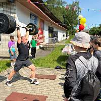 В Новгородской области детский праздник на селе посетил двукратный чемпион России