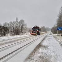 В Новгородской области дорожники активно ведут борьбу со снегом