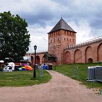 В Новгородском кремле прямо сейчас готовят площадку для джазового фестиваля