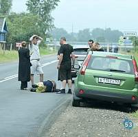 В Новгородском округе мотоциклист опрокинулся на дороге и получил травмы