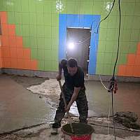 В общественной бане старорусского посёлка Новосельский продолжается ремонт