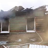 В Окуловке из-за пожара мама с тремя детьми остались без всего