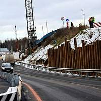 В Пестовском округе открыли движение по временному мосту через реку Молога