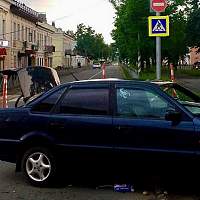 В Сольцах пожилая женщина переходила дорогу и попала под колёса иномарки