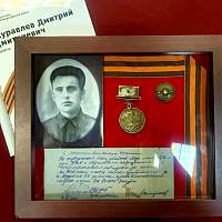 В Старой Руссе передали награду потомкам погибшего в 1943 году бойца В Старой Руссе передали награду потомкам погибшего в 1943 году бойца
