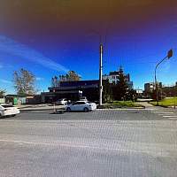 В Великом Новгороде подросток не спешился с электросамоката и попал под машину
