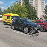 В Великом Новгороде ДТП на Большой Московской улице затруднило движение В Великом Новгороде ДТП на Большой Московской улице затруднило движение