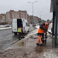 В Великом Новгороде коммунальные службы устраняют последствия ледяного дождя