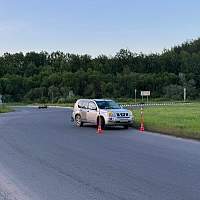 В Великом Новгороде мотоциклист перестраивался и столкнулся с попутной иномаркой