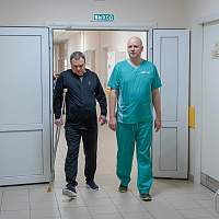 В Великом Новгороде мужчину поставили на ноги благодаря высоким технологиям