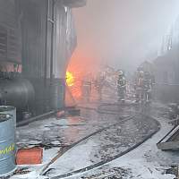 В Великом Новгороде на пожаре в цеху предприятия пострадал человек