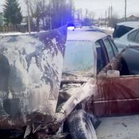 В Великом Новгороде в аварии пострадал нарушивший ПДД водитель автомобиля «ИЖ»