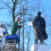 В Великом Новгороде привели в порядок памятники Ленину