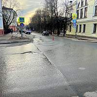 В Великом Новгороде водитель «Рено» сбил женщину на пешеходном переходе