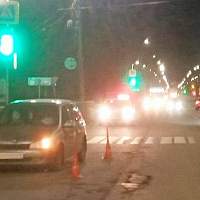 В Великом Новгороде девочка-подросток переходила дорогу на «красный» и угодила под колёса авто