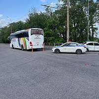 В Великом Новгороде столкнулись рейсовый автобус и «легковушка»