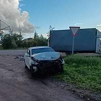 В Великом Новгороде в ДТП с грузовиком пострадал водитель иномарки
