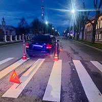 В Великом Новгороде водитель сбил сразу двух человек на пешеходном переходе
