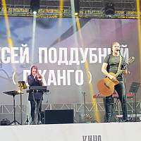 В Великом Новгороде выступает Алексей Поддубный (Джанго)