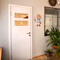 В восьми школах Великого Новгорода обновят школьные медпункты