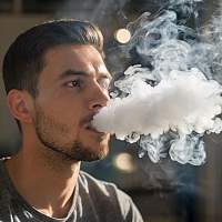 Владимир Путин поддержал полный запрет на продажу вейпов в России