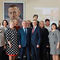 Юрий Бобрышев поздравил женщин-глав и председателей Дум районов и округов с 8 марта