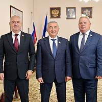 Юрий Бобрышев встретился с участниками Парламентского форума Юрий Бобрышев встретился с участниками Парламентского форума